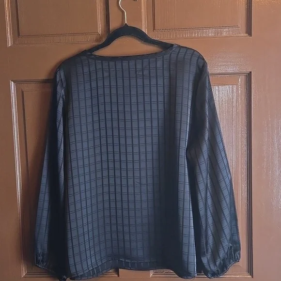 Liz Claiborne-Blk pullover silky long sleeved blouse Sz PXL NWT. - Picture 9 of 11